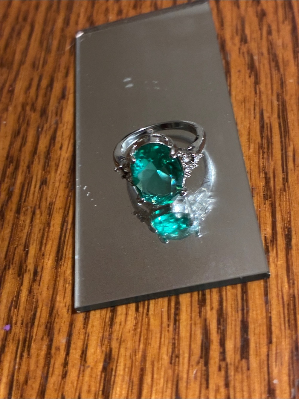Elegant Emerald Green Oval Cocktail Ring - Women Jewelry